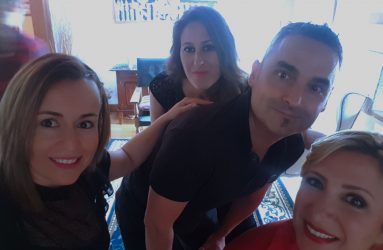 Selfie del equipo de estilistas con la madrina