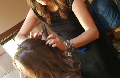Haciendo recogido para invitada