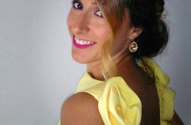 Moño bajo con flequillo