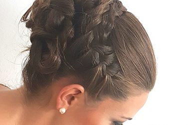 Recogido para invitada alto con trenzas